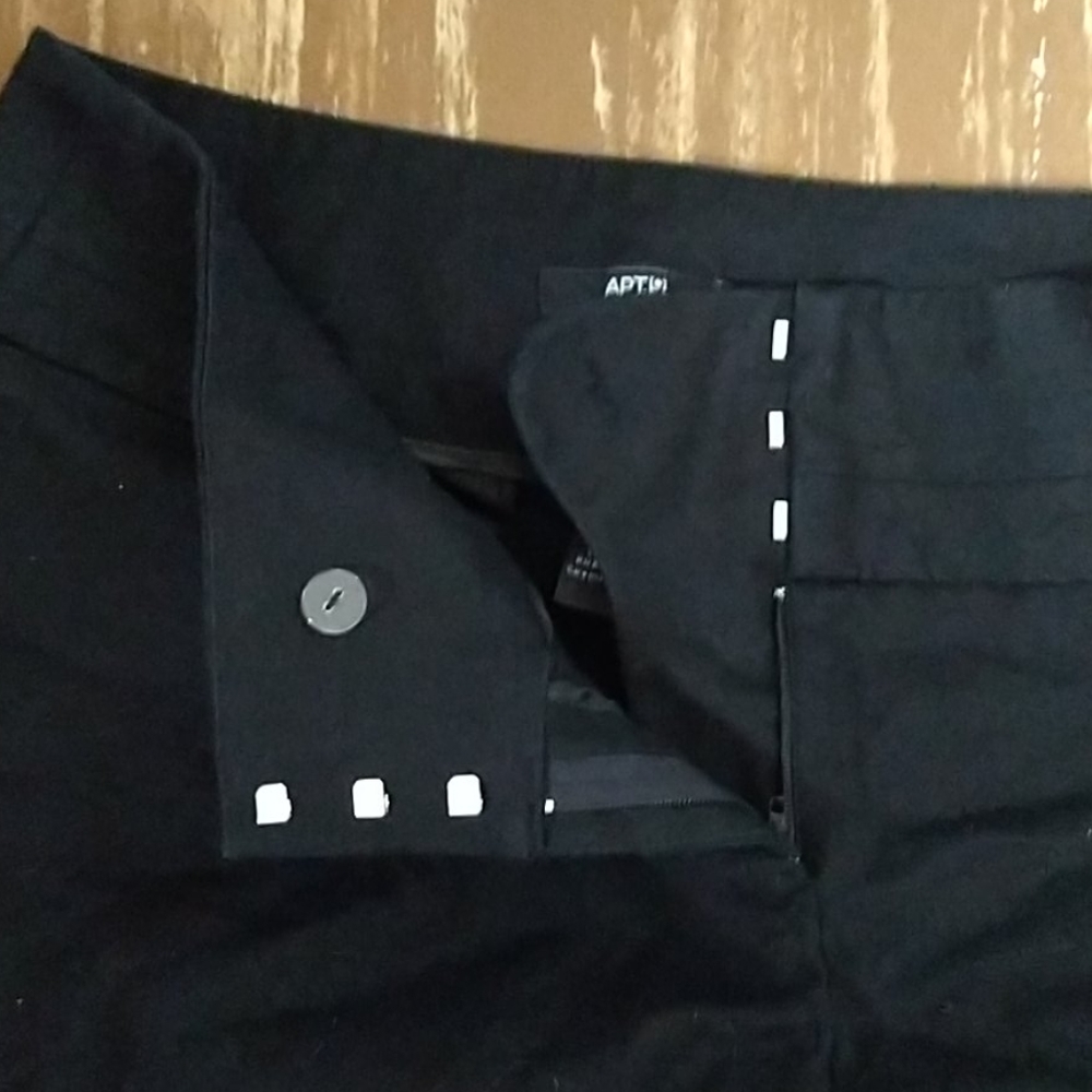 Shorts - Picture 3 of 4